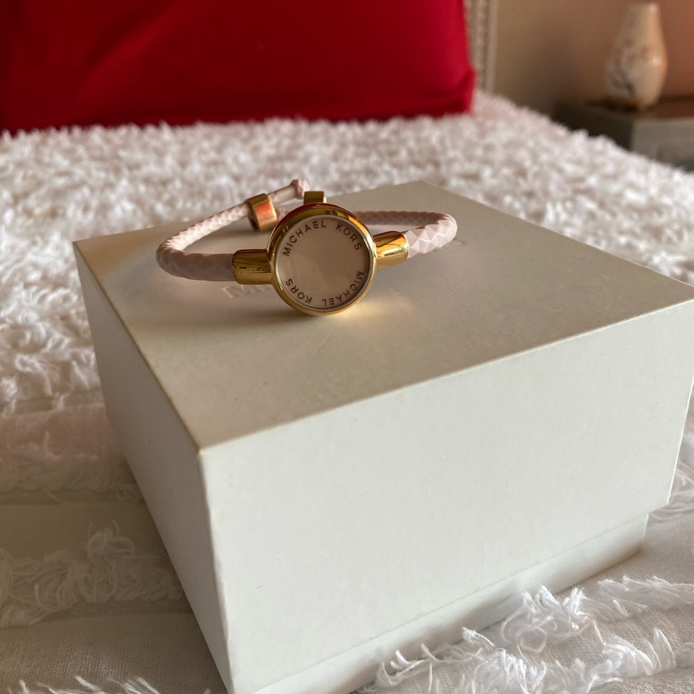 Michael Kors - Picture 2 of 4